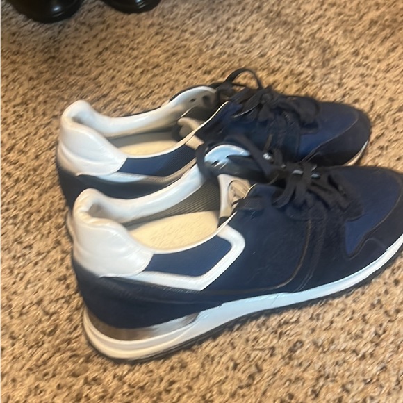 Authentic LV runaway - Picture 2 of 2